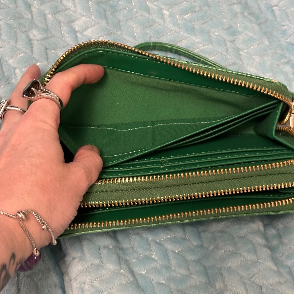 A New Day Green Croc Embossed Wallet Double Zip Accordion Gold Hardware Wristlet - Picture 7 of 15